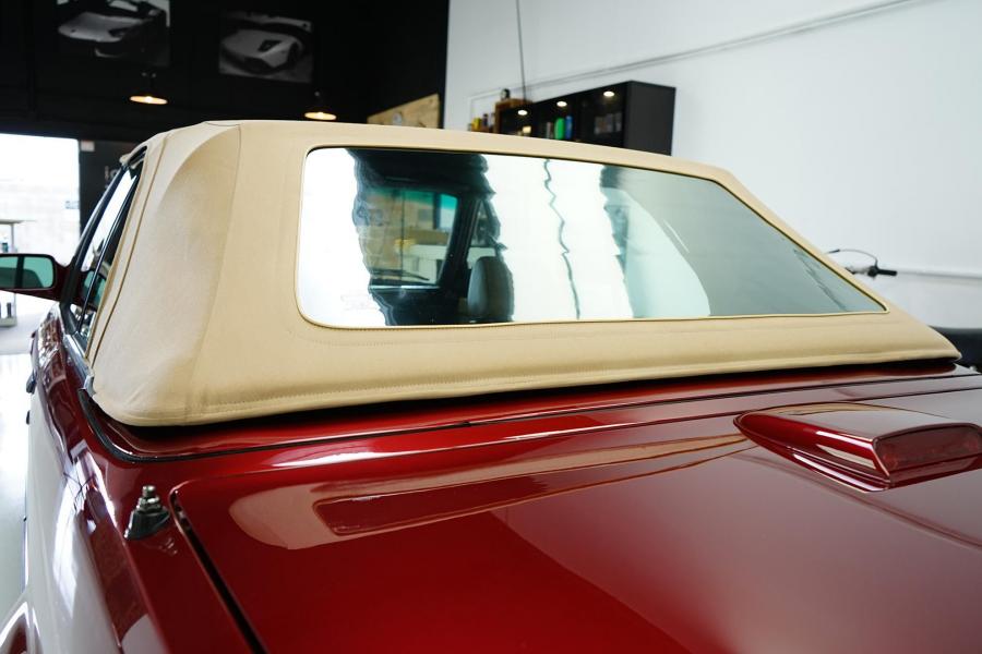 Детали экстерьера BMW 325i Convertible (Calypso Red) 1990 года  (фото 76 из 190)